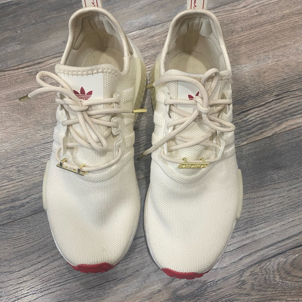 Adidas NMD R1 Valentine’s sneaker - Picture 10 of 14